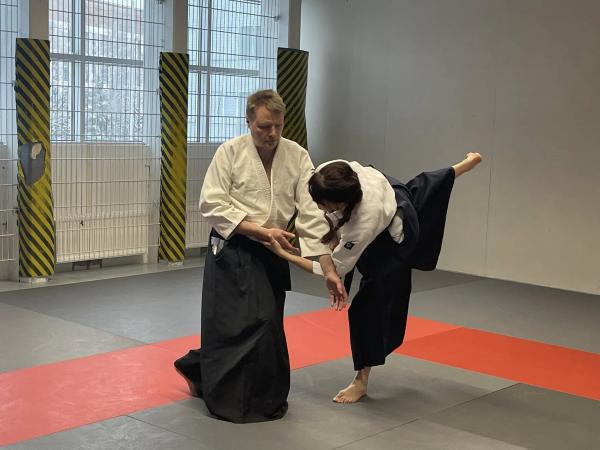 3. kyu -videon kuvaus tammikuussa 2025. Horjutus. Pekka Sipilä ja Elsa Lehtonen. (Kuva: Mari Wiklund)